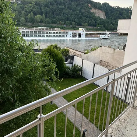 Holiday home Haus Rheinterrasse